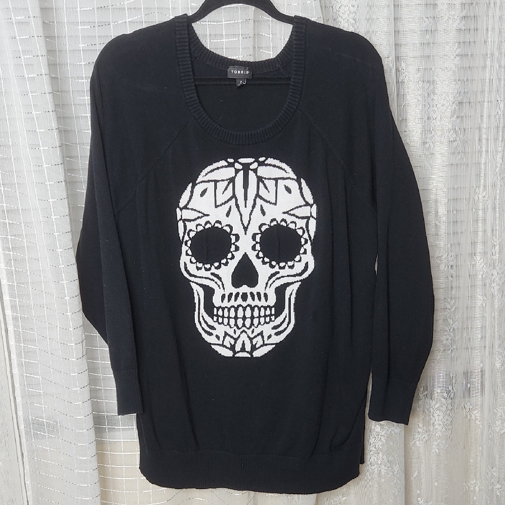 Torrid Black Skull Raglan Pullover Sweater Sz2 or Plus Sz2XL